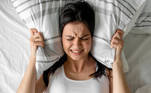 Ambiente inadequadoO ambiente em que você dorme precisa ter condições adequadas para que o sono tenha qualidade. Barulho, calor e luminosidade em excesso são problemas que, muito provavelmente, vão influenciar negativamente