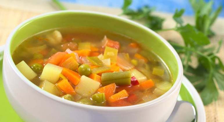 Sopa de Legumes uma Receita Prática e Deliciosa feita na Panela de Pressão
