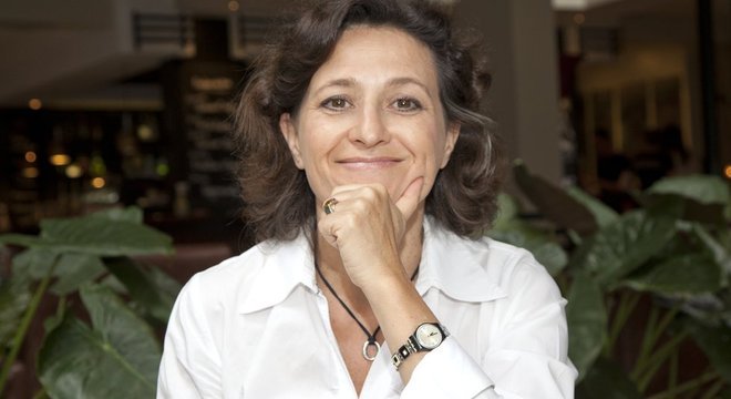 Nutricionista francesa radicada no Brasil, Sophie Deram faz ressalvas quanto às dietas restritivas: "fazendo dieta, a gente vai contra a nossa programação celular" 