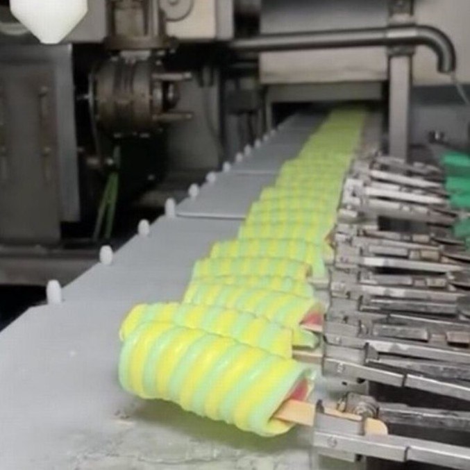 Ninguém acreditou na forma toda errada que os palitos são encaixados no produto