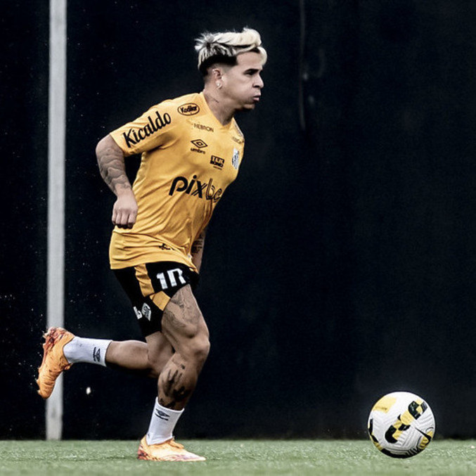 Soteldo em treino um dia antes de se machucar: desfalque para os próximos jogos