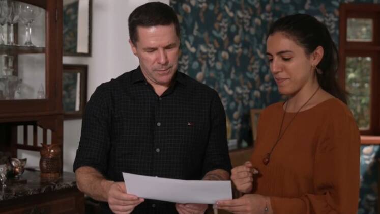 Na foto, Pedro Camargo Mariano e Mariana Ferrari nos bastidores. Ao lado do irmão, João Marcello Bôscoli, ele tratou toda proposta com muita gentileza. Eles se dispuseram a mostrar roupas, fotos e até documentos sobre a mãe