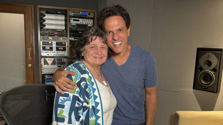 A produtora Rosana Simões levou meses para fazer a pesquisa sobre a cantora e entrou em contato com os filhos da cantora para marcar as entrevistas. O primeiro episódio da série Sou Filho Dela já está disponível no PlayPlus.