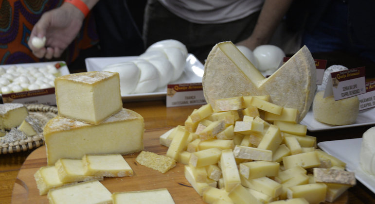 Nova lei prevê desburocratização de produção e venda de queijo
