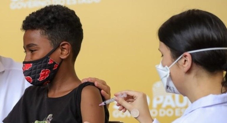 As crianças podem receber apenas os imunizantes da Pfizer ou CoronaVac

