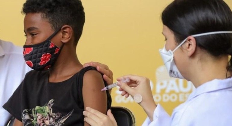 Crianças seguem recebendo primeira dose da vacina contra a Covid-19 neste sábado (29) em SP
