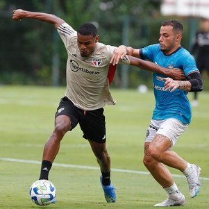 São Paulo e Coritiba fizeram jogo-treino nesta tarde no CT da Barra Funda