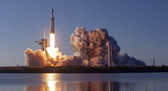 Lançamento do foguete Falcon Heavy no Cabo Canaveral, nos EUA