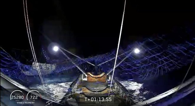 Barco-robô no resgate do 'nariz' do Falcon Heavy