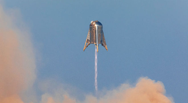 Cápsula Dragon, da SpaceX, retorna à Terra com materiais da Nasa 