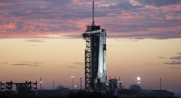 Foguete Falcon 9 levará a cápsula Crew Dragon até a Estação Espacial Internacional
