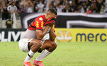 O Sport está cada vez mais perto da Série B. No clássico contra o Ceará, o Leão foi derrotado por 2 a 1 na Arena Castelão, complicando ainda mais a vida do clube de Recife