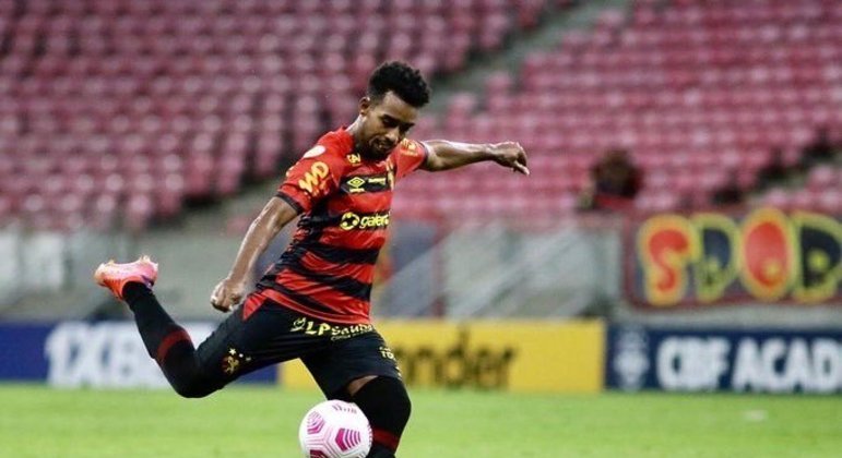 Sport - Sobe: Mikael – O atacante foi um tormento para os defensores do Peixe e teve a bola do jogo nos pés na etapa final, mas parou nos pés do goleiro Jandrei. // Desce: Sander – Apareceu pouco no ataque, mesmo tendo o improvisado Marcos Guilherme como ala pelo seu setor. Abusou da violência em certos lances.