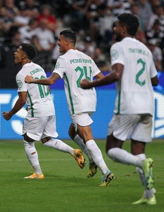 Mesmo jogando como visitante, o Sporting não se intimidou e venceu por 3 a 0 o Eintracht, da Alemanha. O clube português é, agora, o líder do Grupo D