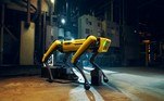 A Boston Dynamics, empresa norte-americana de engenharia robótica, divulgou um novo vídeos do robô Spot, já conhecido por sua capacidade de realizar funções interessantes, desta vez a máquina mostrou suas habilidades para ajudar nas tarefas domésticas*Estagiário do R7 sob supervisão de Pablo Marques