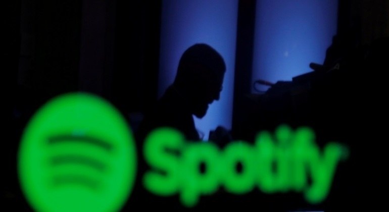 Menina inglesa de 11 anos compartilhou nudez no Spotify, a pedido de usuários anônimos
