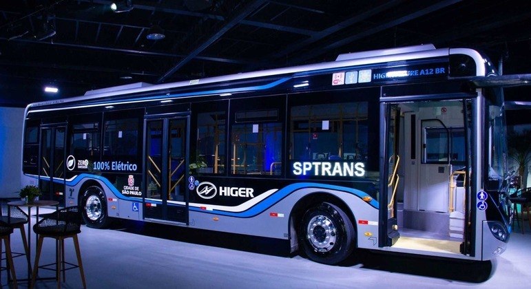 Azure A12BR é uma das opções da Higer que produz vans, microônibus, modelos de dois andares 