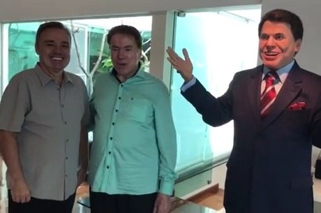 Gugu deu uma estátua de cera para Silvio 