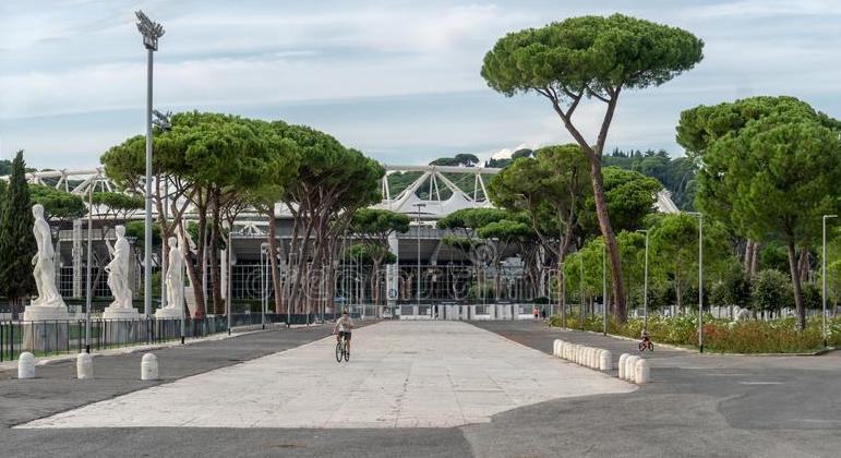 O estacionamento do Olímpico de Roma, onde quebrei a mão esquerda