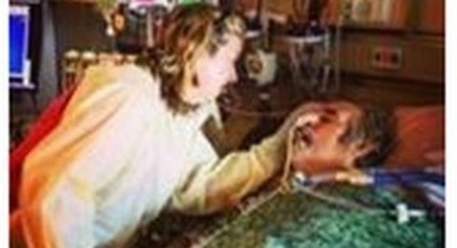 Steffanie tinha de usar roupas especiais para visitar marido no hospital, sob risco de contrair infecção