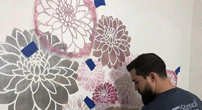 Stencil para parede cor de rosa com cinza