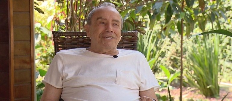 Meses depois da demissão, Stênio Garcia deu uma entrevista ao Domingo Espetacular e revelou ser perseguido por Silvio de Abreu, que teria tomado partido de sua ex-mulher, a atriz Cleyde Yáconis (1923-2013), quando ele decidiu encerrar o casamento após 11 anos de união. Silvio de Abreu, que era amigo da artista, não teria perdoado até hoje a atitude de Stênio. 
