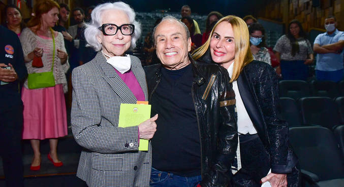Stênio e a mulher posaram com Fernanda Montenegro