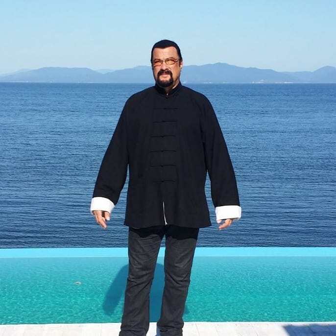'Eu realmente espero e rezo para que ele receba o apoio, o amor e o respeito de que precisa', acrescentou Seagal. 'Que todas as atribulações atuais terminem em breve, e vivamos em um mundo pacífico', prosseguiu o ator
