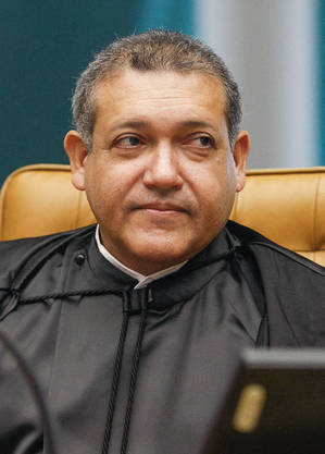 Ministro Nunes Marques durante sessão solene de posse no STF
