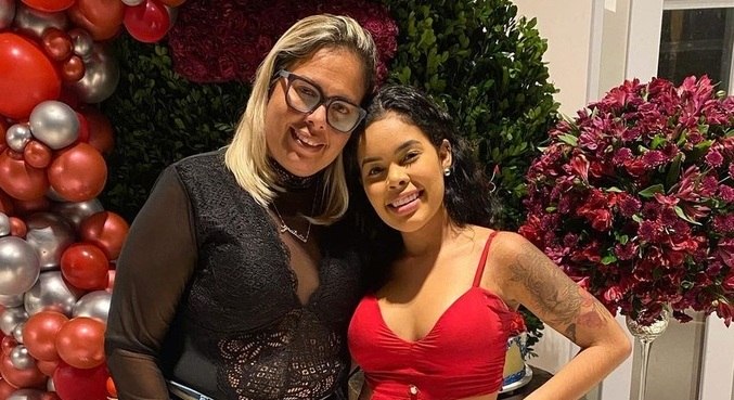 'Ela é aquilo ali, intensa, atenciosa e afetiva', disse mãe de Sthe sobre a peoa