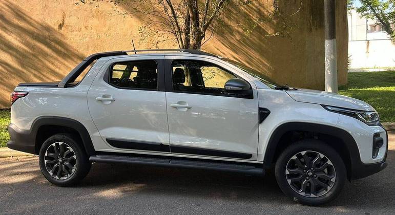 Fiat Strada Ultra com seu apelo off road urbano com rodas aro 16 e detalhes exclusivos da versão