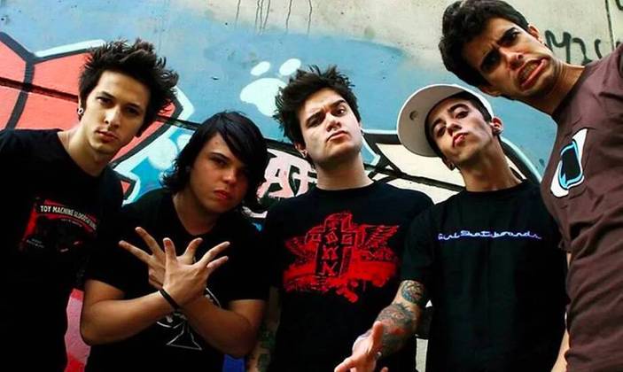 Strike: A banda mineira viveu seu auge em 2007, com o disco “Desvio de Conduta”. A música “Paraíso Proibido” chegou a ser tema da novela “Malhação” e fez muito sucesso na época.