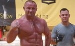 O homem mais forte do mundo, entretanto, tem um cartel relativamente modesto no MMA, com apenas 22 lutas no histórico