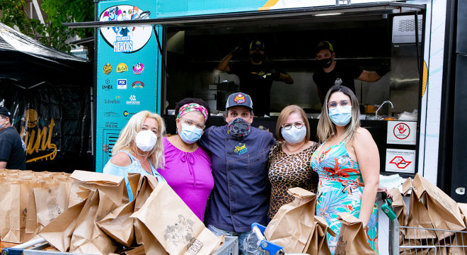 Food truck da ação 'Por Nossos Heróis'