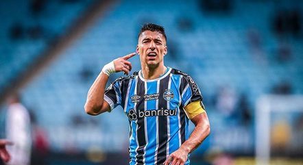 Suárez irá tratar joelho no Brasil