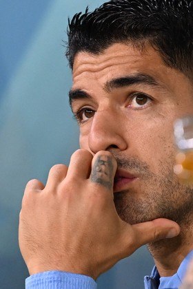 Maior artilheiro da seleção uruguaia, com 68 gols, Luis Suárez, 'o pistoleiro', perdeu a vaga de titular no ataque para Cavani, e ficou no banco de reservas