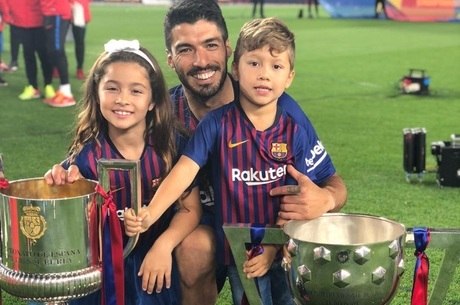Suárez com os filhos Delfina e Benjamin, no Barcelona