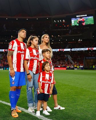 Na despedida do Atlético de Madrid para Luisito, toda a família do jogador marcou presença. Nas redes sociais, Sofia Balbi mostrou que a família sempre estará ao lado do herói uruguaio. 