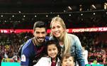 Em uma postagem nas redes sociais, Suárez, que é casado com Sofia Balbi e pai de Delfina, Lautaro e Benjamin, escreveu: 'Orgulhoso de voltar para a minha casa com a minha família'