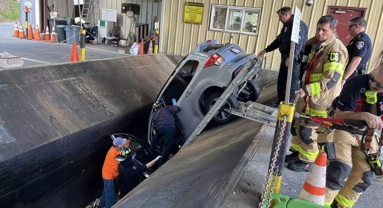 Remoção da motorista, uma idosa de 88 anos 