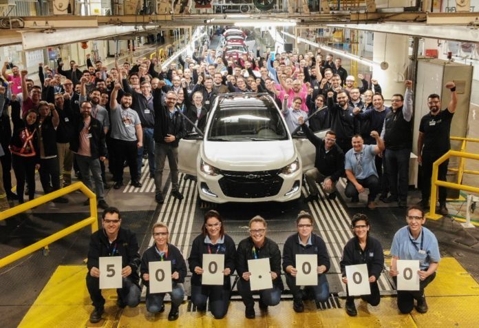 Já em produção, Onix 2022 ainda está longe das concessionárias - Prisma -  R7 Autos Carros