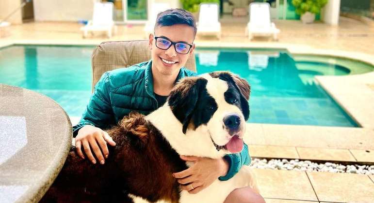 Sucesso na web, Thiago Hora foi barbeiro antes de se tornar influencer
