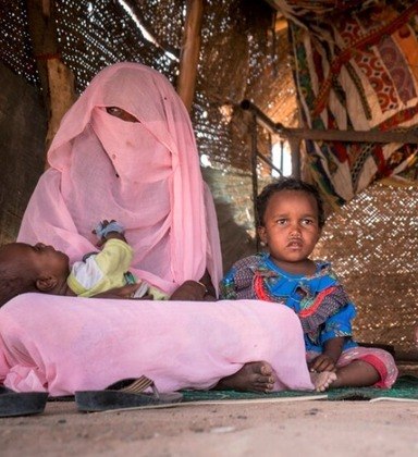 O país enfrentou longas guerras civis (de 1955 a 1972 e de 1983 a 2005) e a ditadura de Omar al-Bashir, que durou de 1989 a 2019Leia também: Veja sete pontos para entender a vida de um refugiado