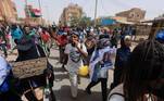 SudãoO Sudão sofreu em outubro do ano passado mais um golpe de Estado. O país é conhecido por seu longo histórico de conflitos armados, que começaram antes da independência da Inglaterra, em 1959, e se estendem até hoje, passando pela separação do Sudão do Sul, em 2011Leia também: Manifestações no Sudão deixam pelo menos três mortos e 38 feridos