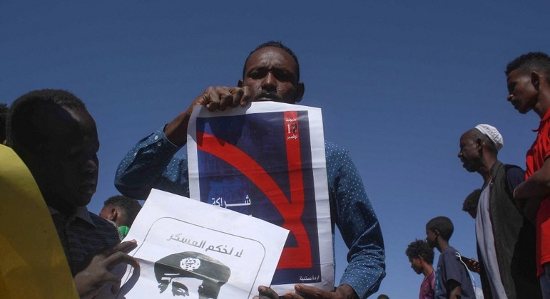 Sudaneses protestaram contra acordo firmado entre militares que deram golpe e líderes civis
