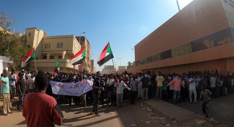 Sudaneses protestaram contra o golpe militar na capital, Cartum

