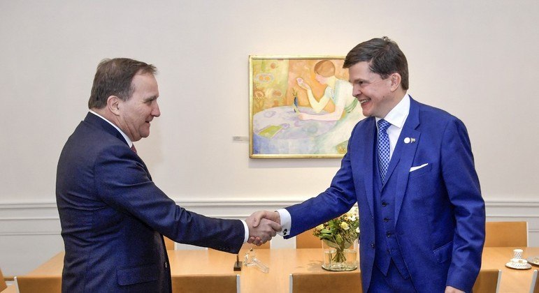 Primeiro-ministro da Suécia entrega a renúncia ao cargo ao presidente do Parlamento, Andreas Norlen