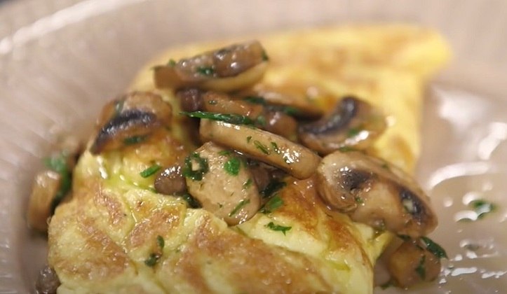 Sugestão de janta: Omelete com cogumelos
