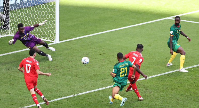Embolo marcou o gol que deu a vitória à Suíça diante de Camarões