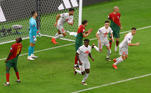 A Suíça, logo depois de levar o quarto gol, diminuiu a diferença com Manuel Akanji, mas a seleção mal comemorou